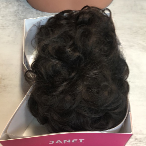Brand new stylish wig by Janet 100% human hair curly pixie - Picture 5 of 6